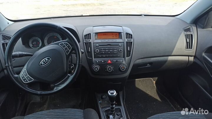 Накладка стекла заднего правого Kia Ceed 832201H00