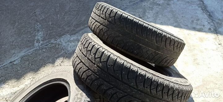 Bridgestone Ice Cruiser 7000 215/70 R16