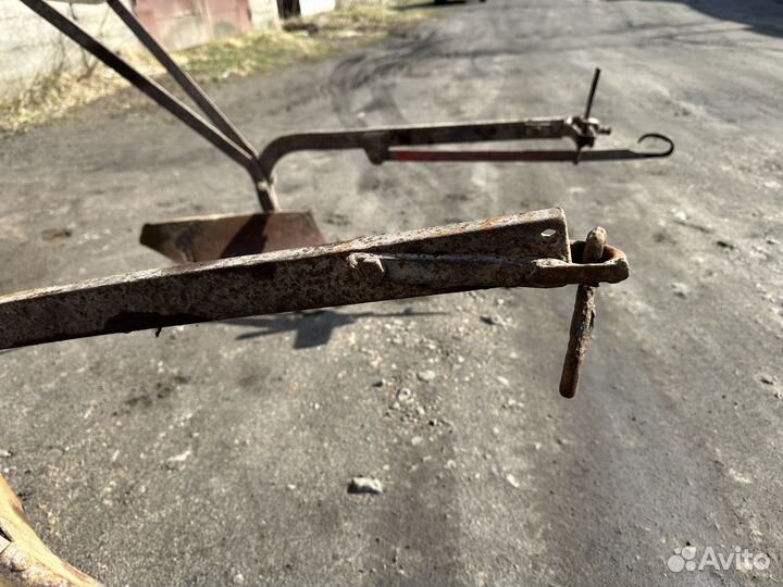 Плуг окучник конный