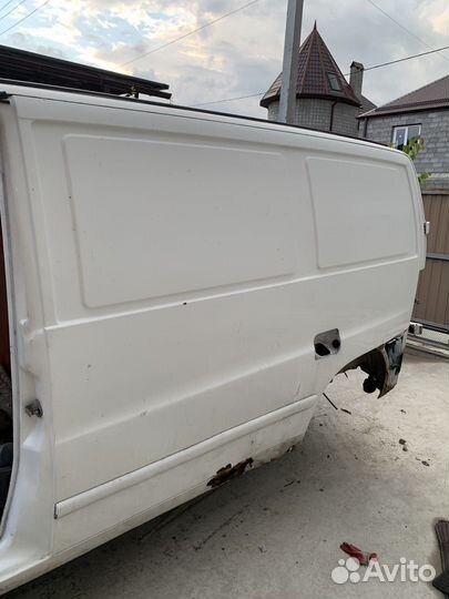 Левый бок крыло mercedes vito w638