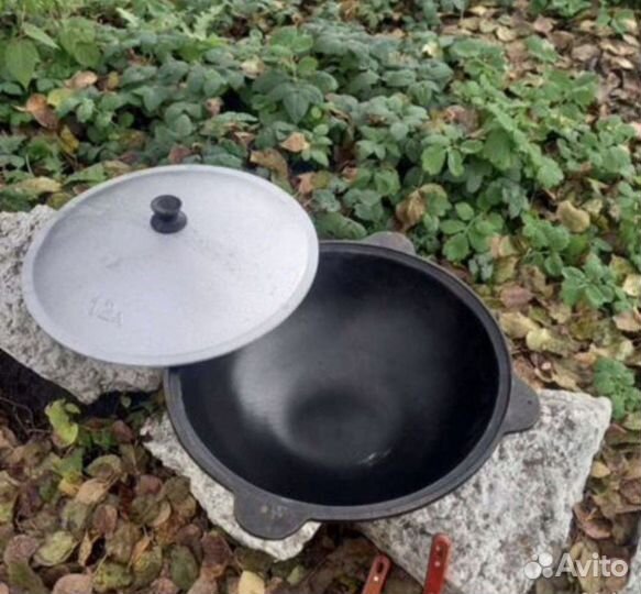 Казан чyгyнный 12л