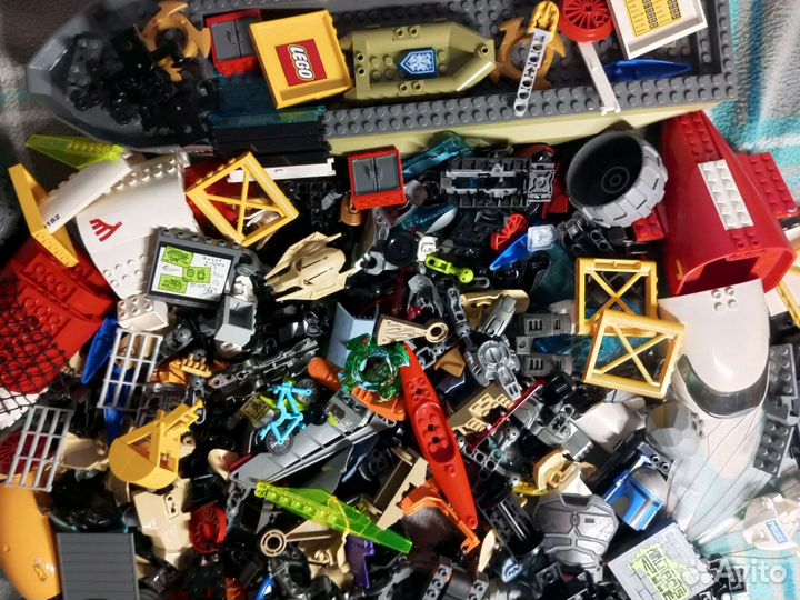 Куча деталей lego