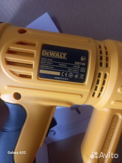 Фен строительный Dewalt с дисплеем 2000w