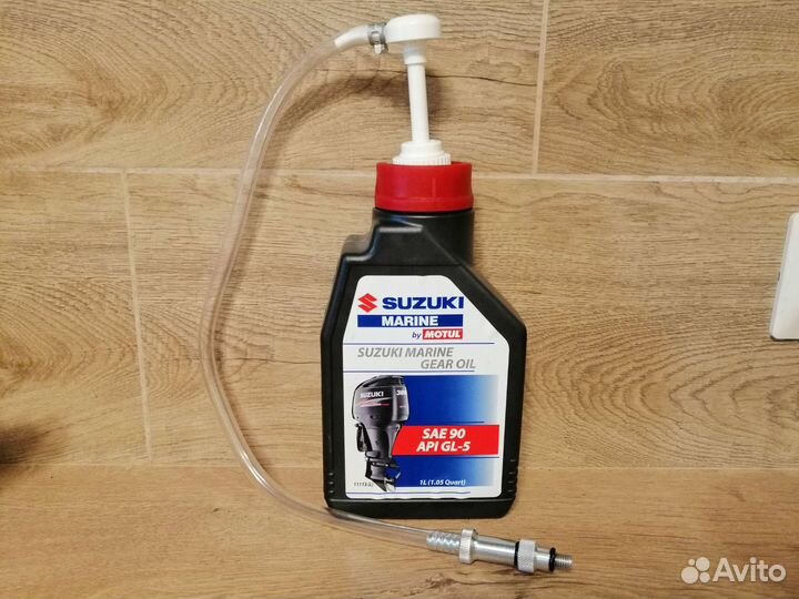 Насос для замен масла в редукторе лодочного мотора