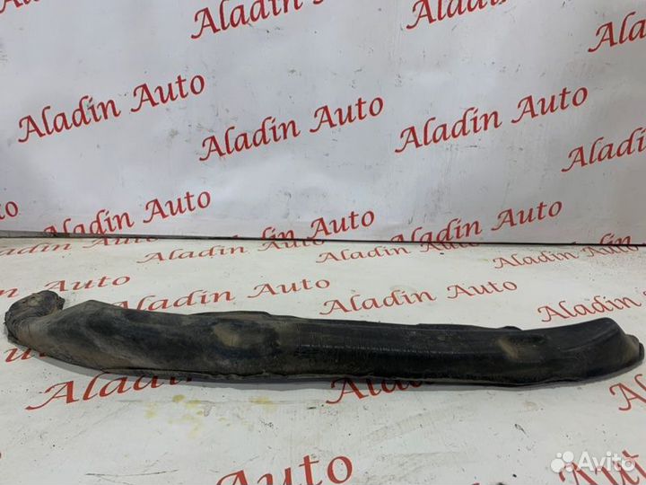 Уплотнитель крыла передний правый Ford Focus 2