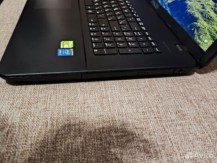 Ноутбук Asus 17.3