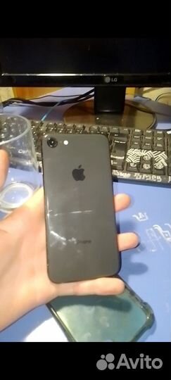 Телефон iPhone 8