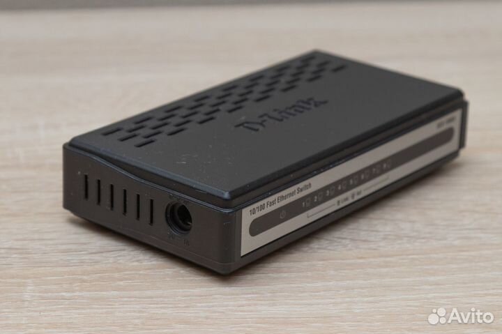 Коммутатор (Свич) D-Link DES-1008A 8-port 100Mbps