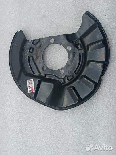 Пыльник тормозного диска задний правый Toyota