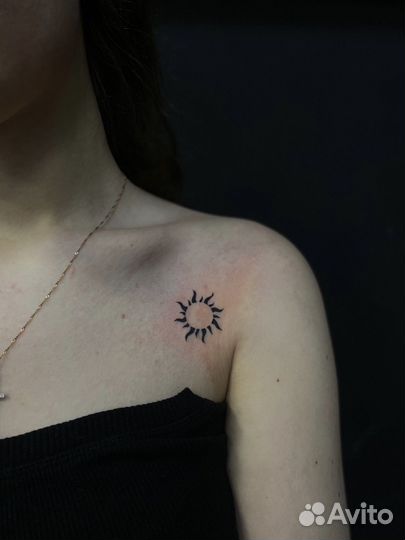 Мастер татуировки