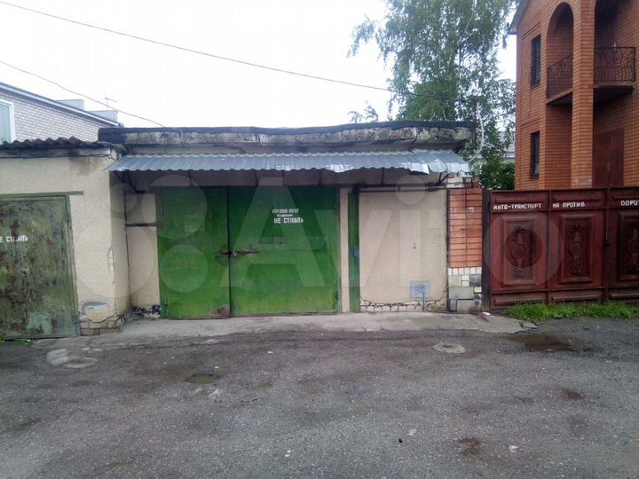 Гараж, > 30 м²