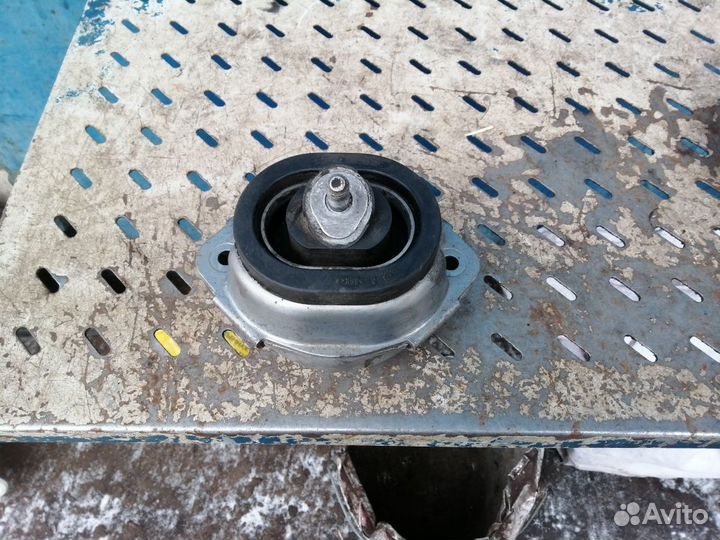 Подушка опора двигателя BMW X5 e53