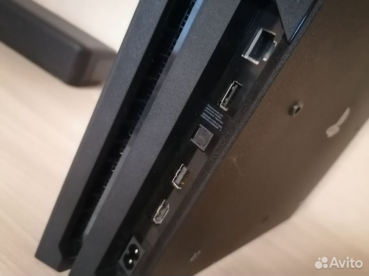 PS4 Pro 1Tb 3rev+2джоя,11мес подписки