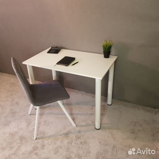 Компьютерный стол 100*60 см.Белые ножки.Письменный