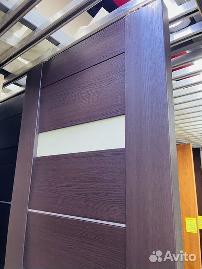Двери межкомнатные новые коричневые