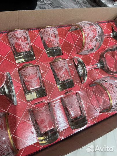 Набор бокалов и рюмок