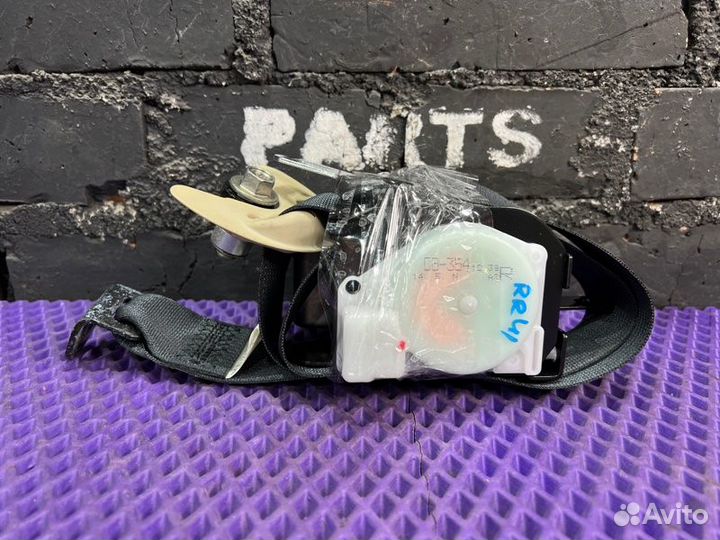 Ремень безопасности задний правый Mitsubishi