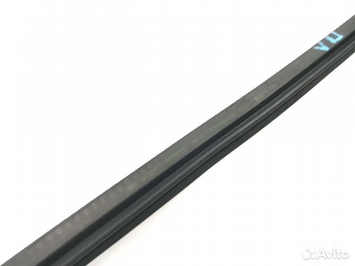 Уплотнитель передний левый Audi A8 D3