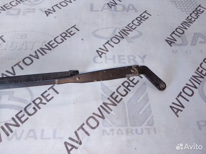 Поводок дворника передний Chevrolet Niva