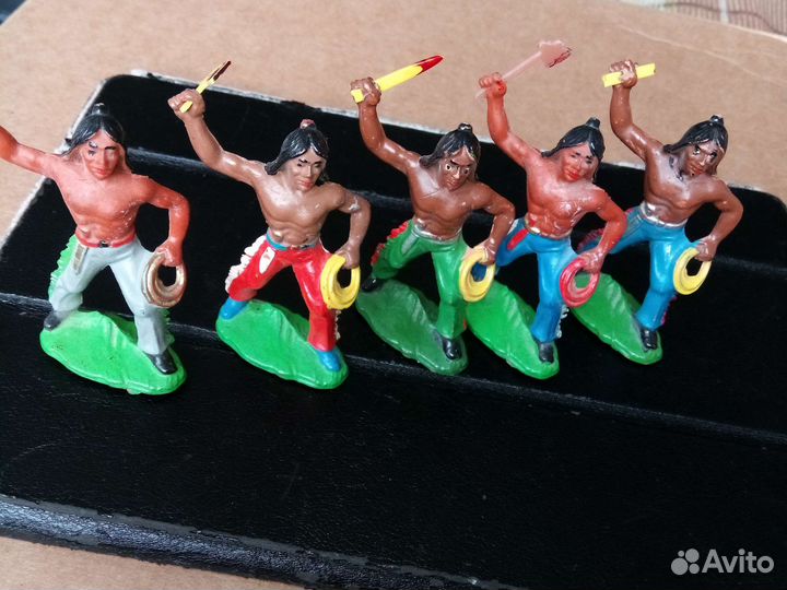 Фигурки индейцев