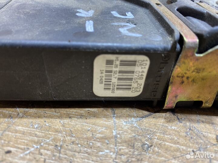 Моторчик передний правый Skoda Octavia Tour C128