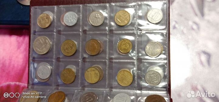 Альбом монет новый с иностранными монетами