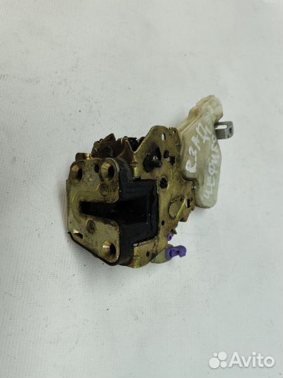 Замок двери задний правый Nissan Cefiro 1998-2003