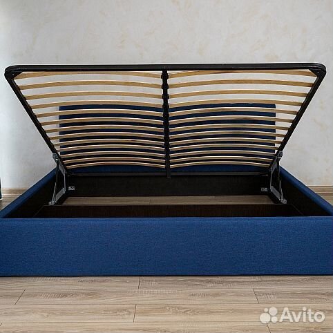 Кровать синяя с подъемным механизмом 200х200