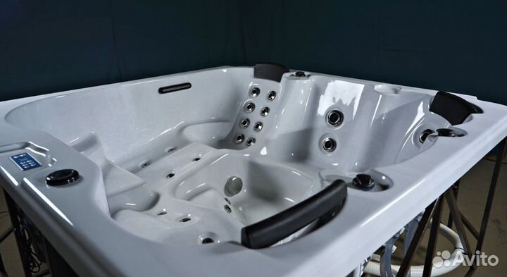 Гидромассажный спа бассейн