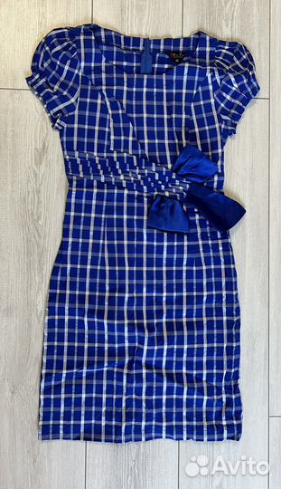 Платье 42 размера на молнии