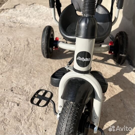 Велосипед детский с ручкой