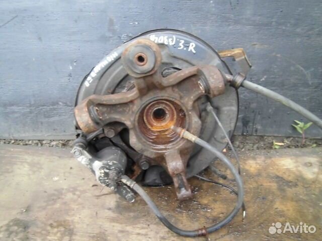 Суппорт задний правый Toyota Highlander 2 XU40