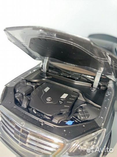 Модель автомобиля1:18 Mercedes-Benz S W222