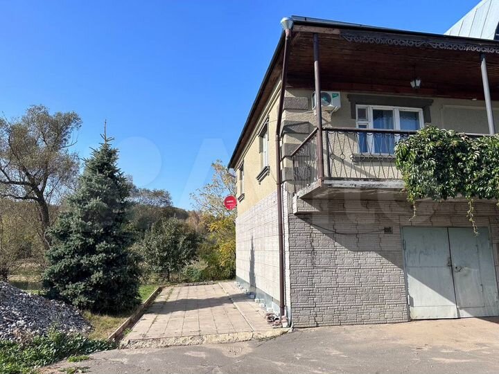 Дом 330 м² на участке 8 сот.