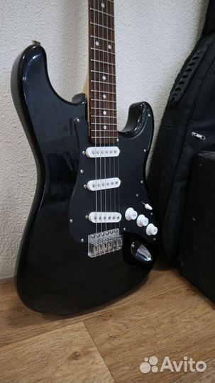 Электрогитара и комбоусилитель