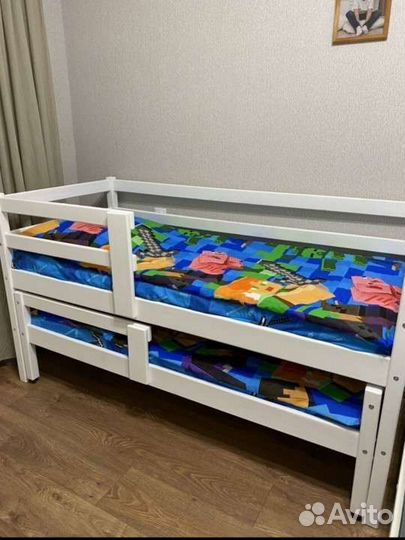 Детская двухъярусная кровать