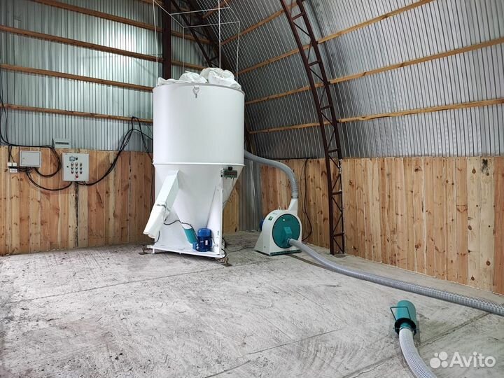 Смеситель комбикорма вертикальный