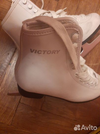 Коньки фигурные Victory