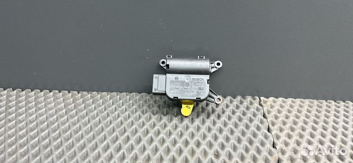 Моторчик заслонки печки Volkswagen Touran 2004