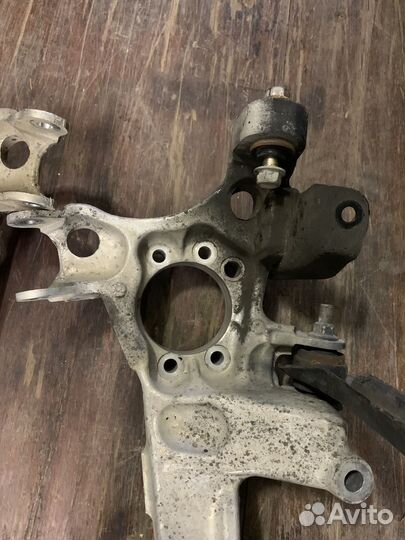 Задние продольные рычаги Subaru Legacy B13