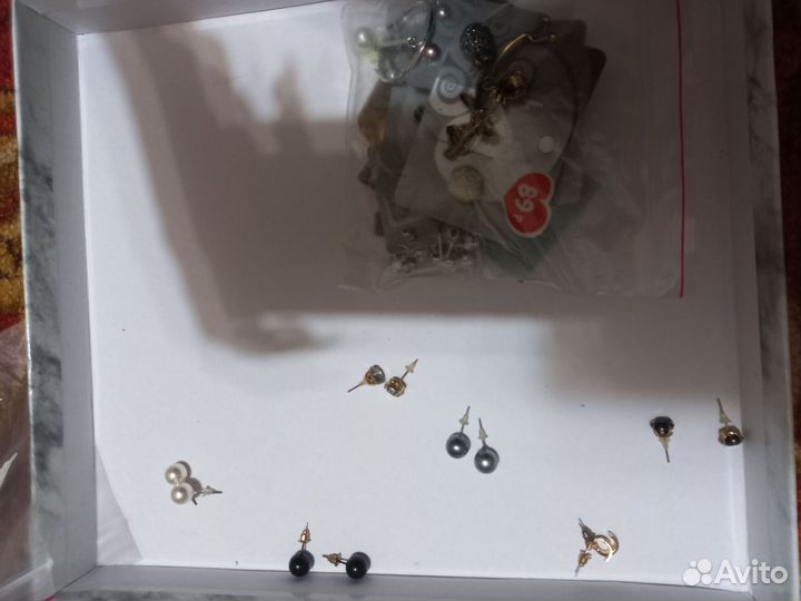 Много украшений-бижутерия пакетом