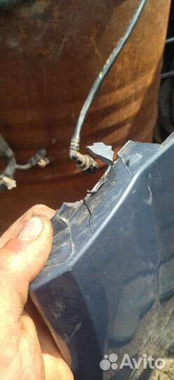 Левое крыло Renault Megane 2 с небольшим дефектом