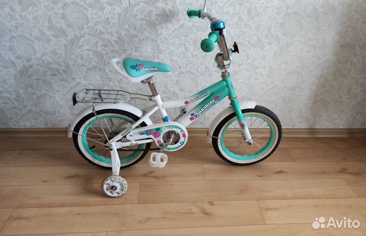 Детский велосипед с ручкой