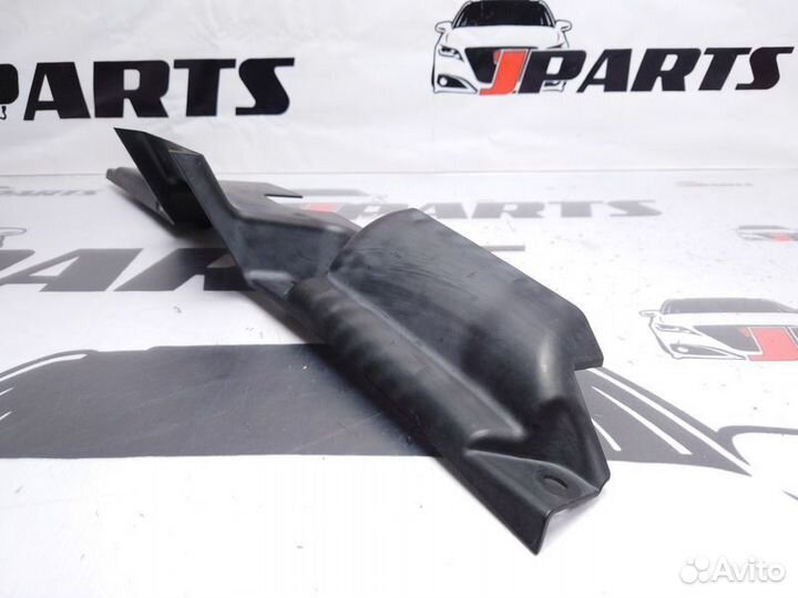 Кожух замка капота Mitsubishi Outlander