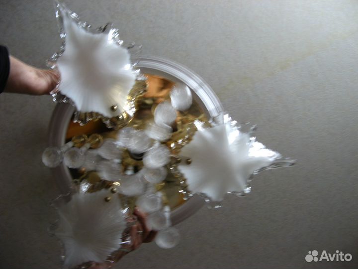 Новая. Люстра потолочная шикарная на 3 стеклянных