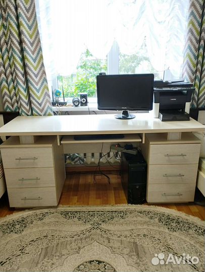 Компьютерный стол белый
