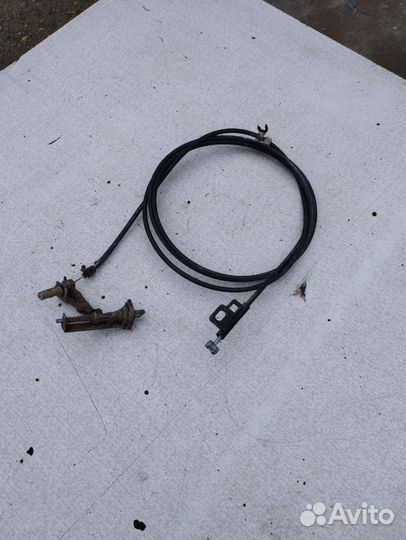 Трос лючка бака Nissаn Рrimеra Ниcсaн Пpимepа P11