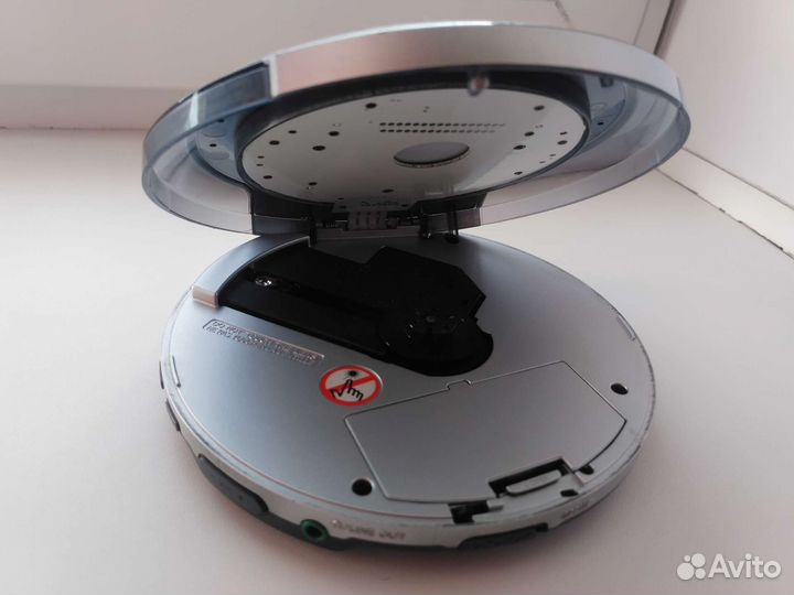 Нерабочий портативный CD-плеер Philips