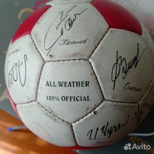 Футбольный мяч с автографами