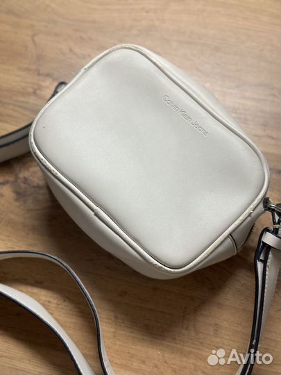 Сумка calvin klein через плечо женская